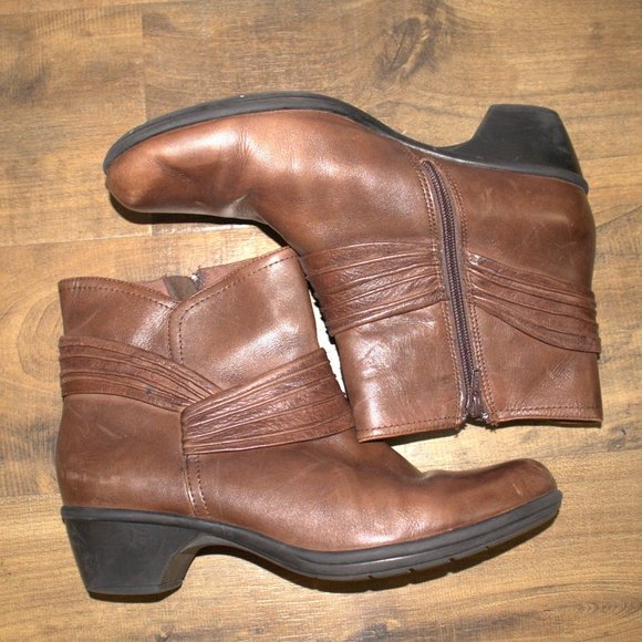 Clark's women's brown ankle booties, size 11M - Picture 5 of 8
